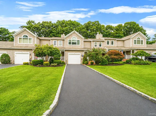26 Kettle Hole Road, Manorville, NY 11949
