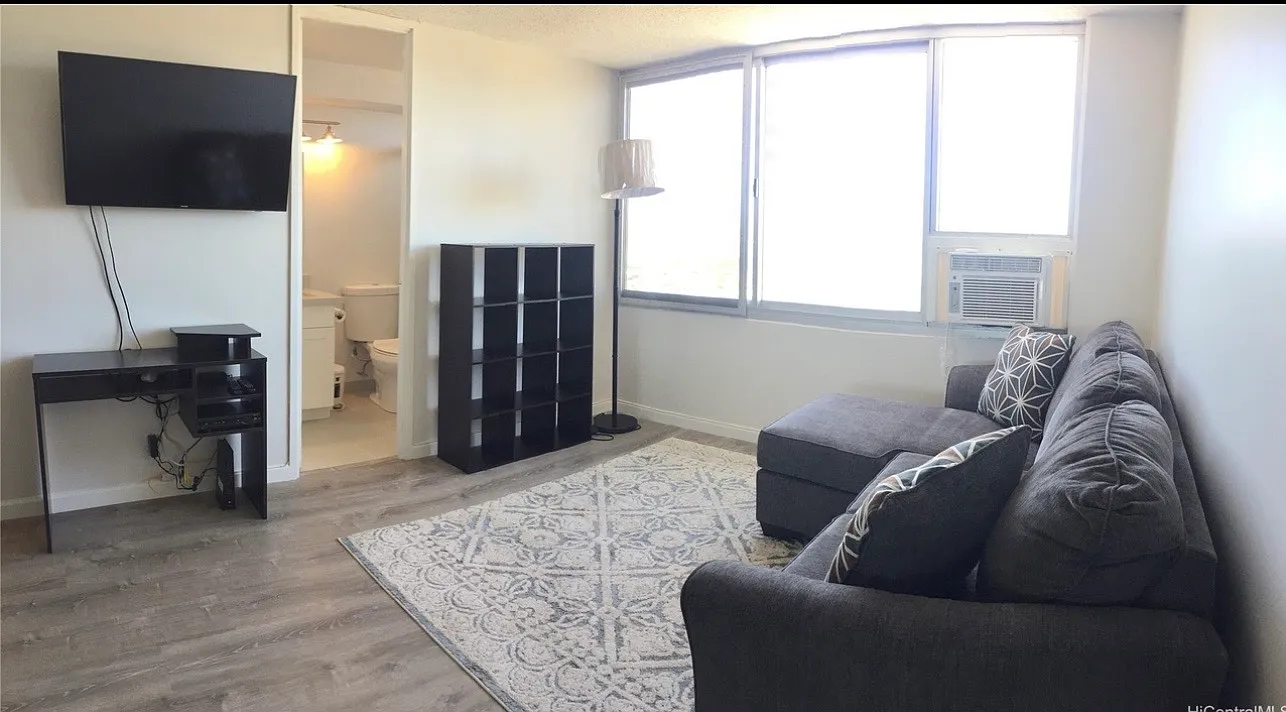 Studio, 366 sqft, $1,700 — Photo 3