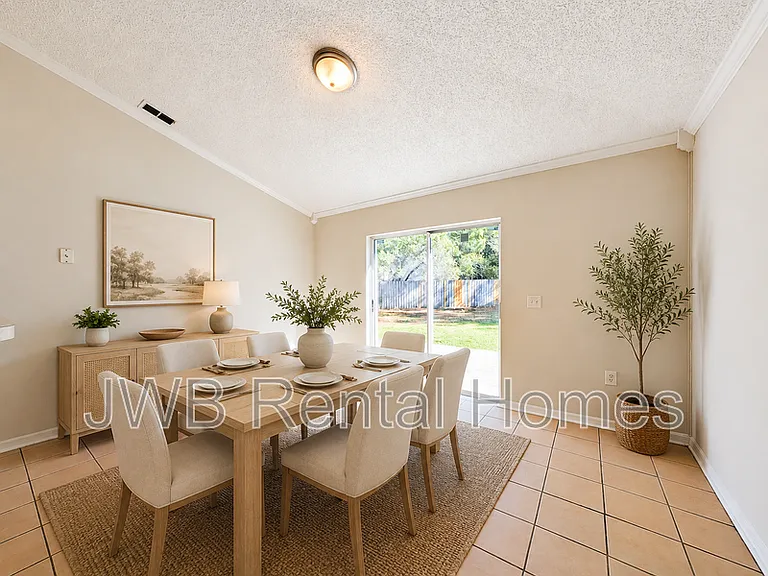 8227 Oak Crossing Dr W — Photo 5