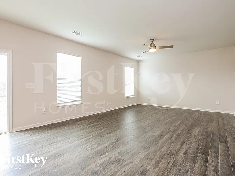 701 Birchcrest Way — Photo 3