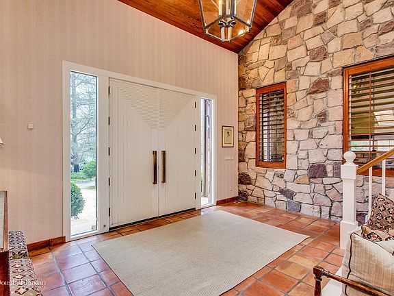 3rd image of 5 Old Farm Ln