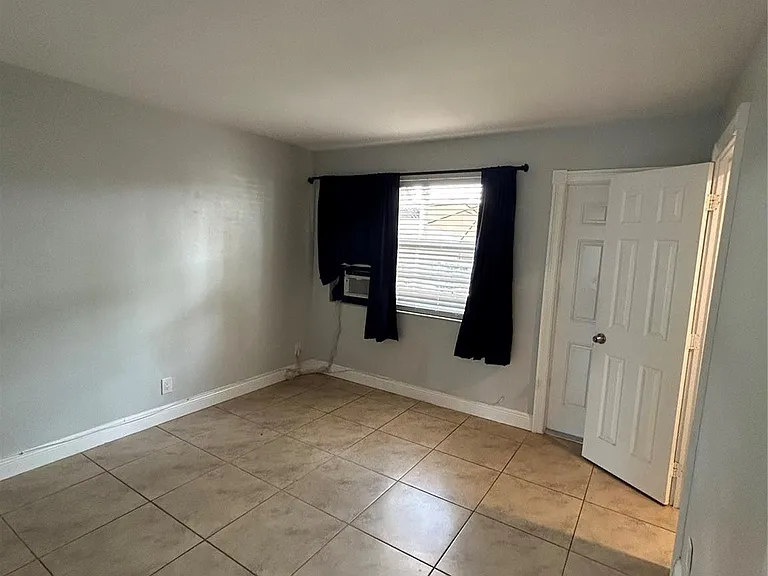 921 NE 17th Ave #2 — Photo 6