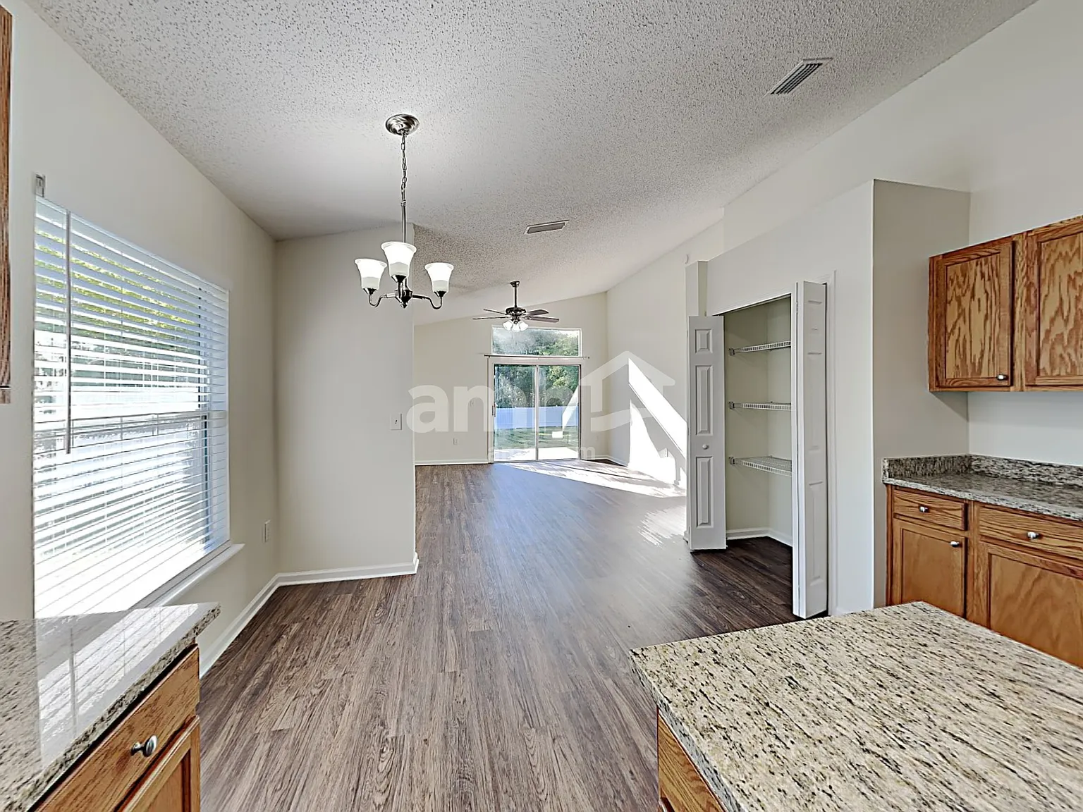 4 bed, 2.0 bath, 1963 sqft, $2,495 — Photo 4