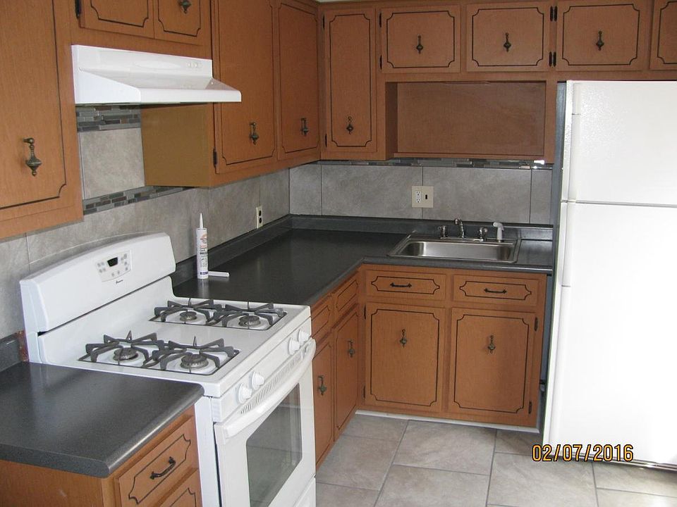 Eat-in kitchen 