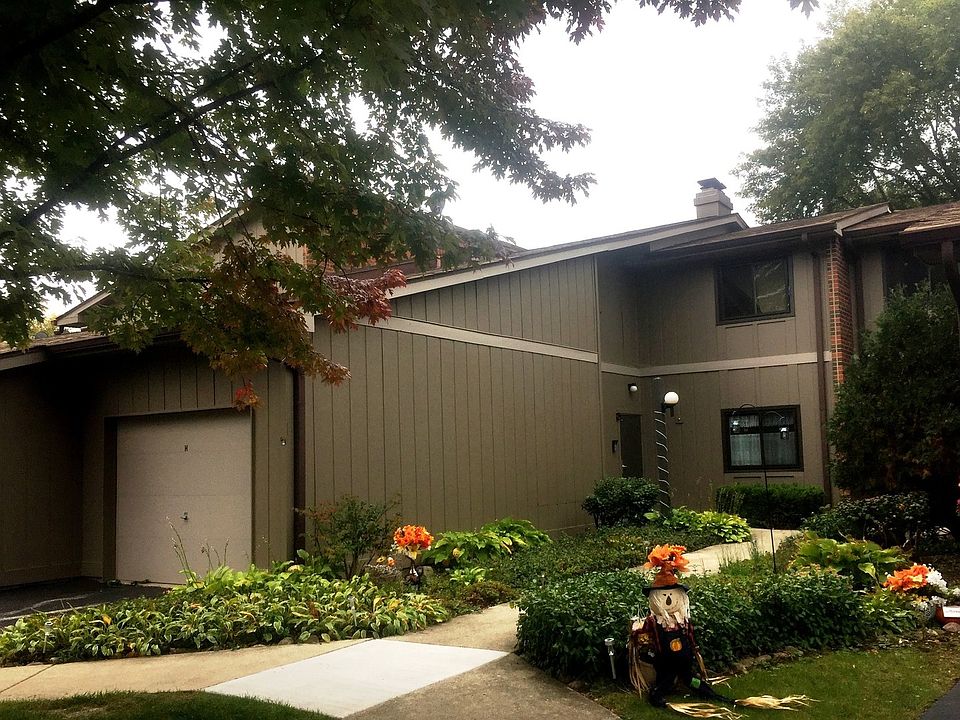 1st image of 29W380 Emerald Green Dr #21-H