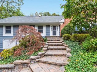 8 Thicket Dr, Cold Spring Harbor, NY 11724