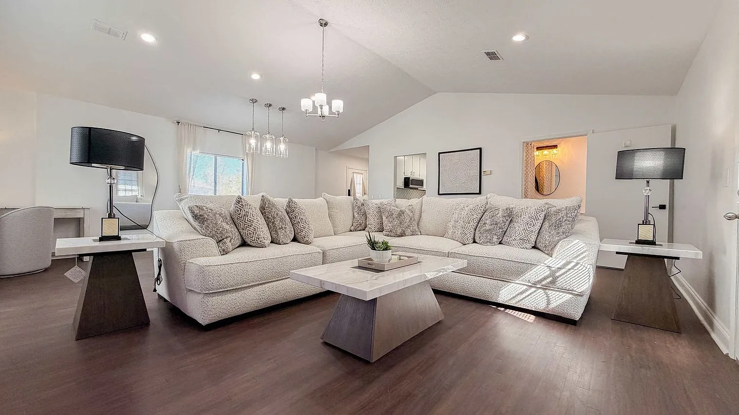 2 bed, 1.0 bath, 1313 sqft, $1,857 — Photo 1