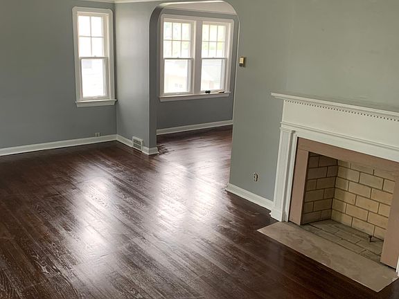 2nd image of 19640 Lakeshore Blvd #2