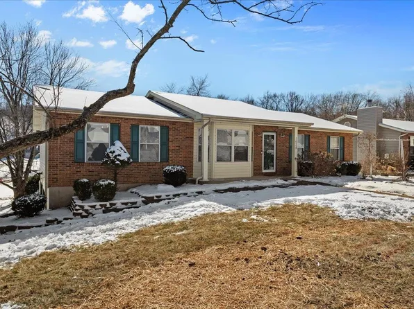 1629 Sparrow Point Ln, Fenton, MO 63026