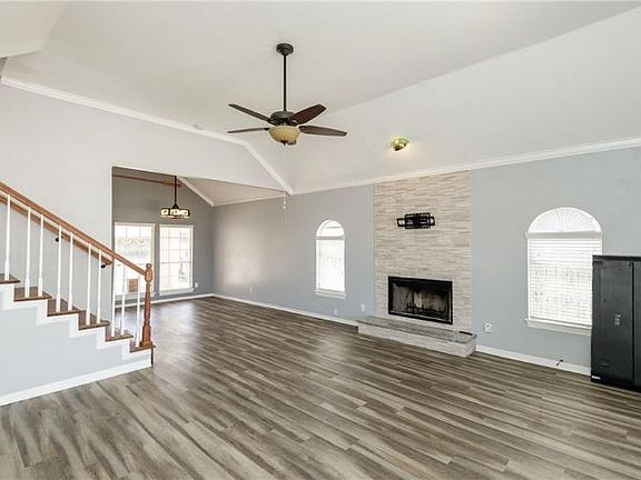5th image of 15058 Reales Dr