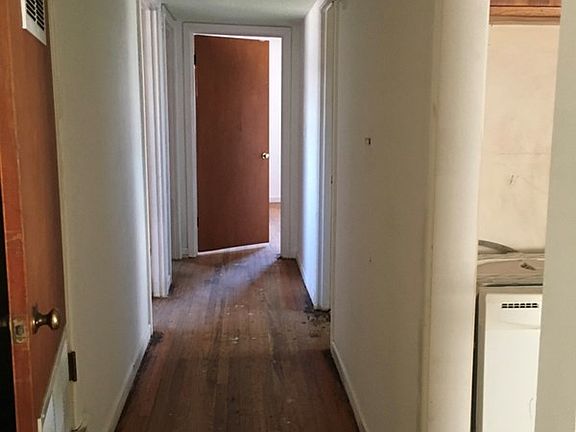 3rd image of 845 E 21st St