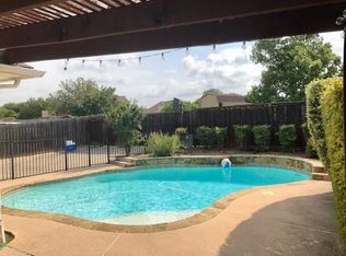 135 Pelican Cove Dr, Rockwall, TX 75087