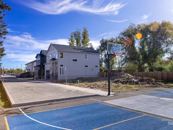 4329 N Life Tree Ln, Garden City, ID 83714