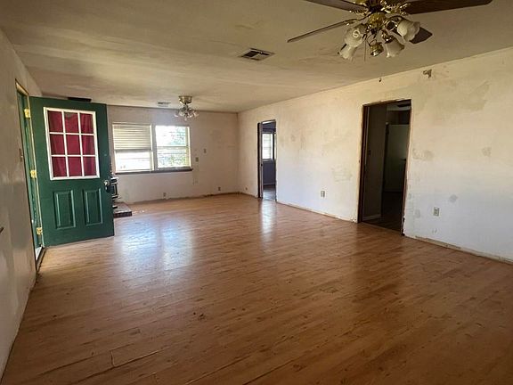 2nd image of 402 Garfield St