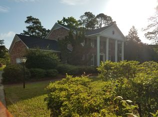 910 Robert E Lee Dr, Wilmington, NC 28412