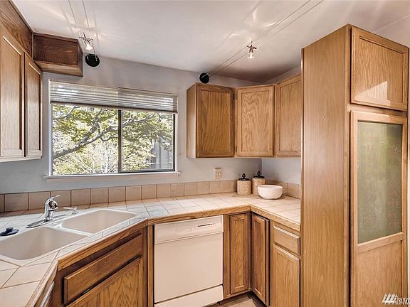 3rd image of 1805 N 107th St Unit 202