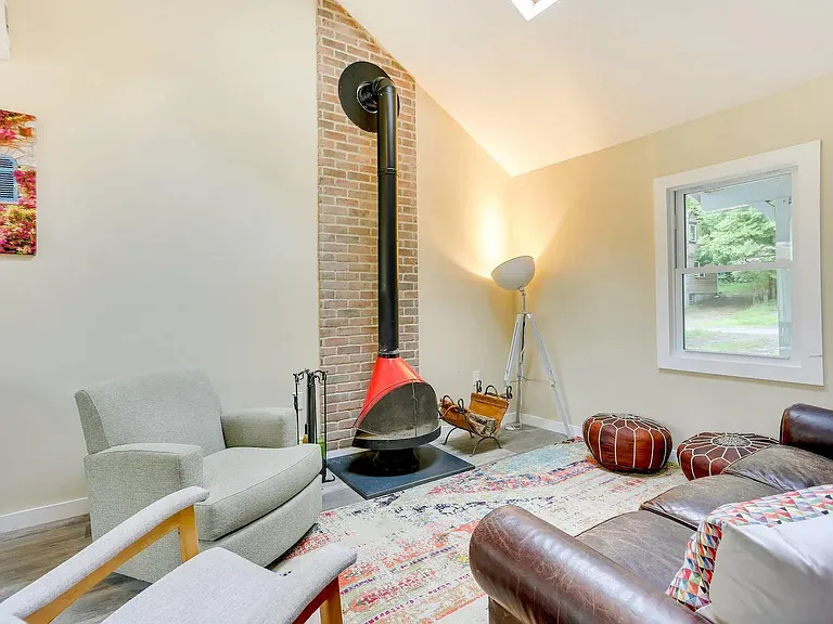 105 W Maple Ave — Photo 13