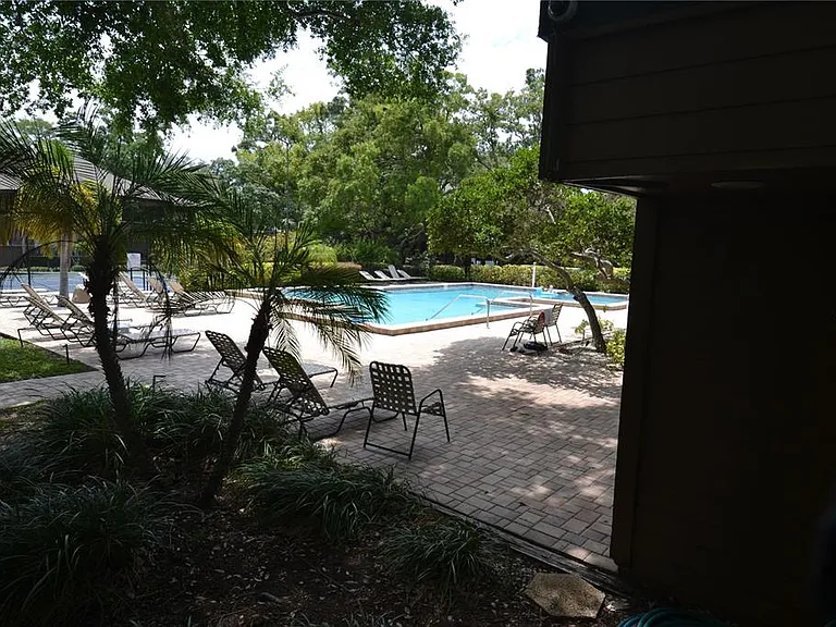 605 Lennox Rd W — Photo 34