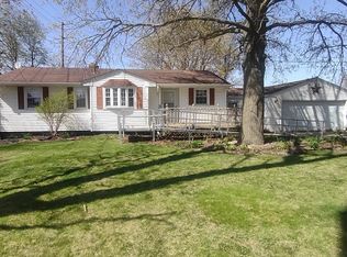 2 Holly Rd, Sterling, IL 61081
