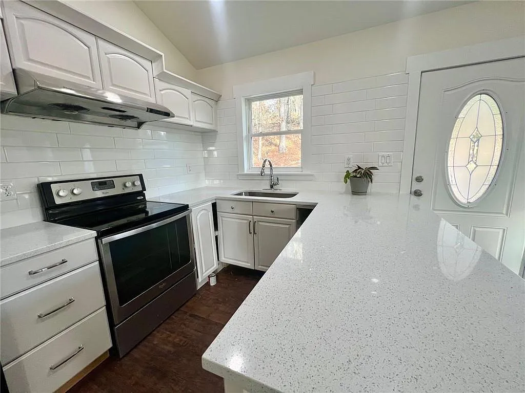 2 bed, 2.0 bath, 988 sqft, $1,800 — Photo 2