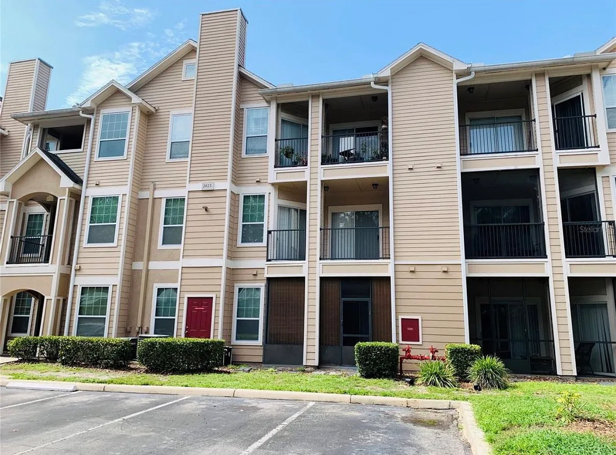 2 bed, 1031 sqft, $1,750 — Photo 1