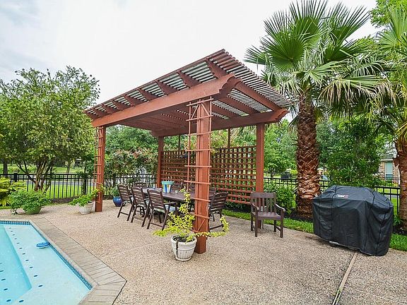 5th image of 22623 Sierra Lake Ct
