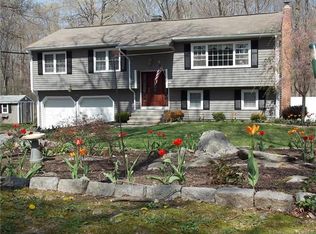 132 Squires Rd, Madison, CT 06443