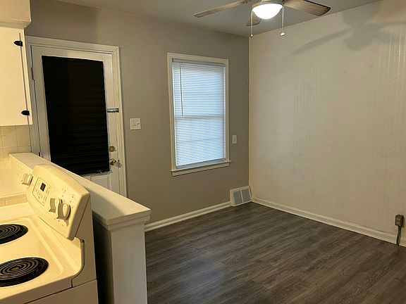 3rd image of 33 White St