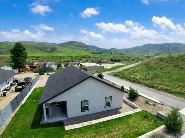 109 3rd Street Cir #B, Horseshoe Bend, ID 83629