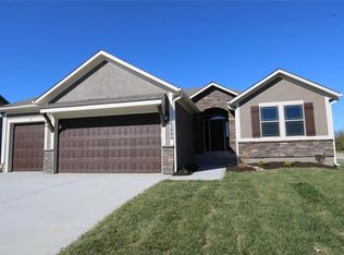 12304 Burr Oak Ct, Peculiar, MO 64078