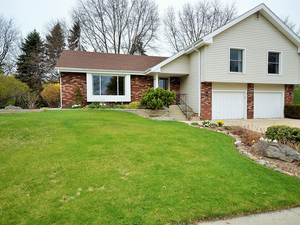 1st image of 2924 Woodridge Ln