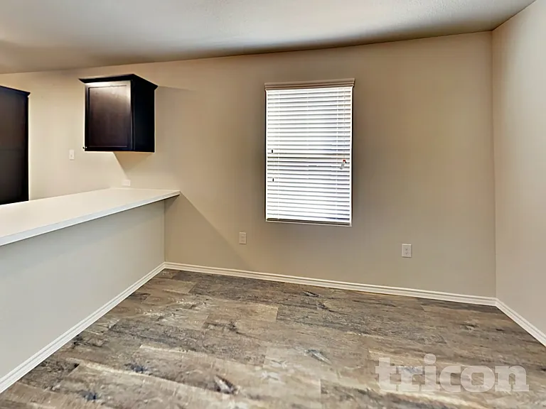 5202 Everett Loop — Photo 8
