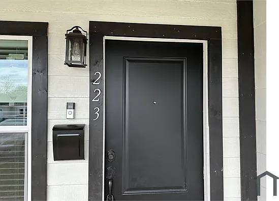 223 Sheila Dr — Photo 4
