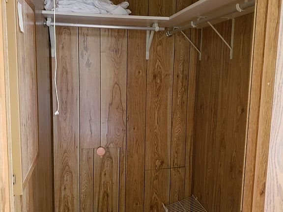 5th image of 6503 Lakewood Dr Unit B
