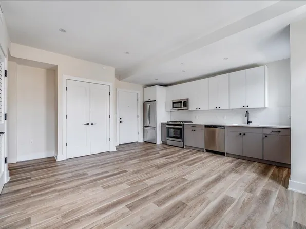 237 Washington Street image 4 of 34