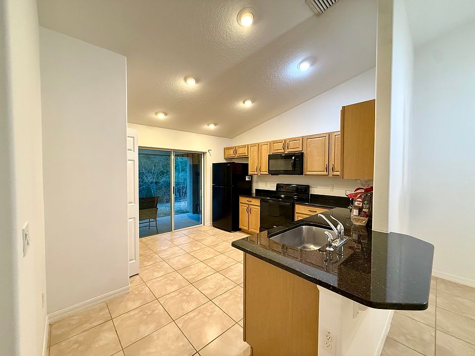 Kitchen/bar area