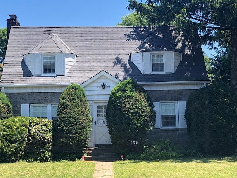 1st image of 126 Bedell Ave