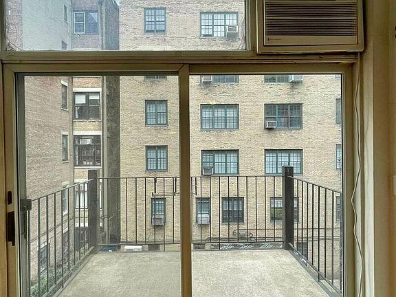 4th image of 65 W 85th St #2B1