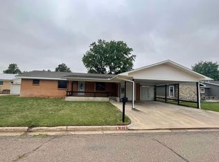 814 Missouri Dr, Laverne, OK 73848