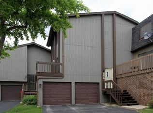 784 Golfview Dr, Roselle, IL 60172