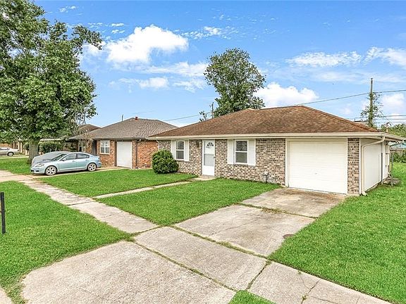 5th image of 2108 Williamsburg Dr