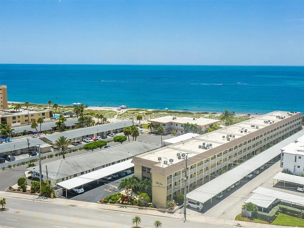1400 Tarpon Center Dr — Photo 1