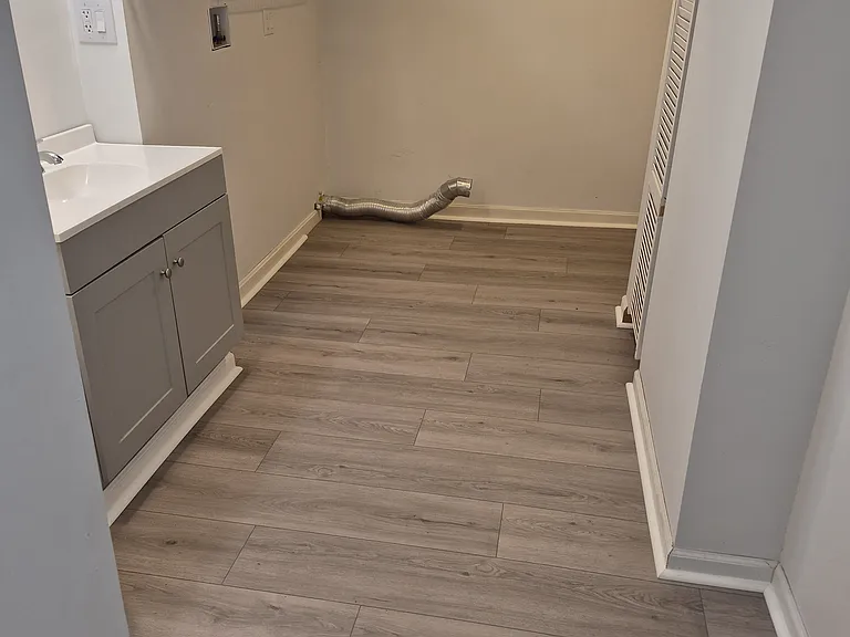 2155 W 21st St — Photo 37