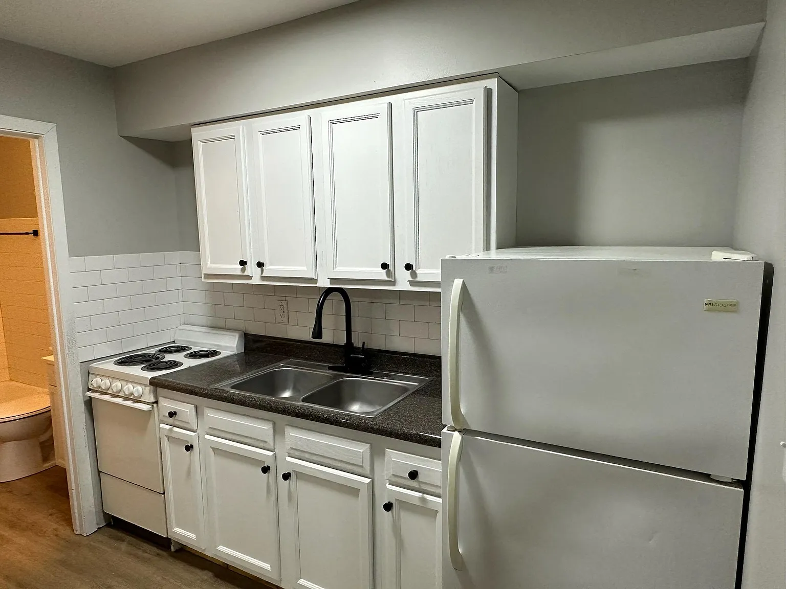 1 bed, 550 sqft, $1,050 — Photo 1