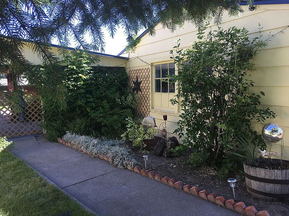 2nd image of 216 Madrona St