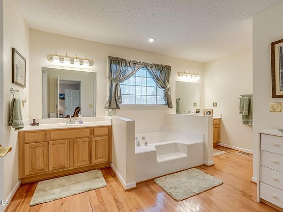 27th image of 490 Cockatiel Rd