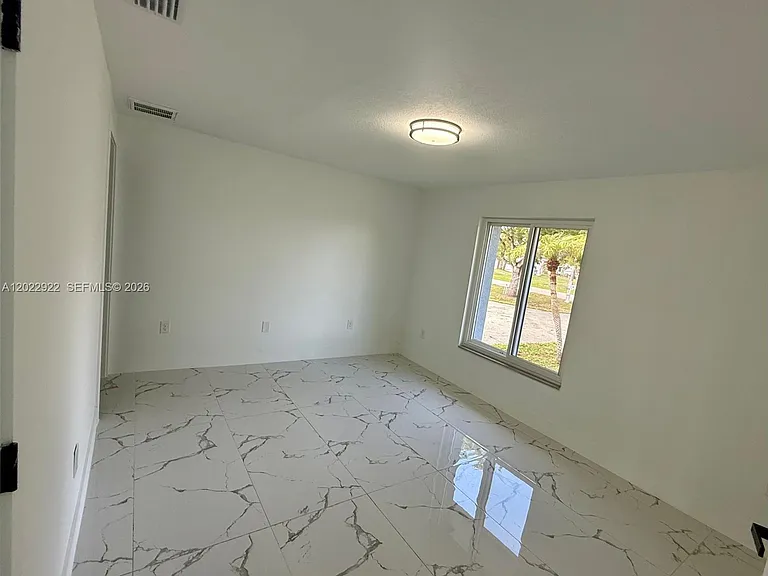 111 E North Shore Ave — Photo 21