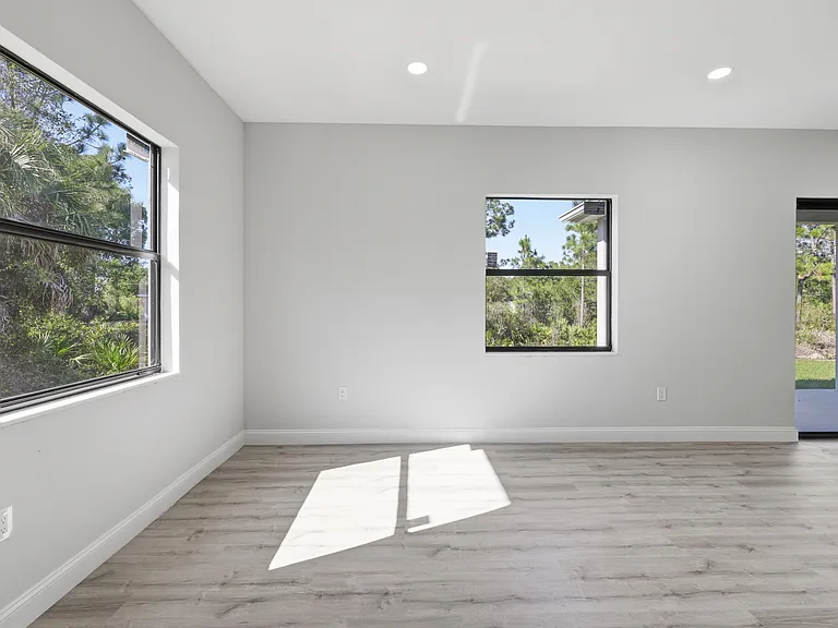 825 Carbon St E — Photo 20