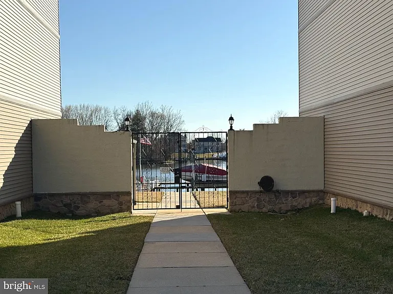 532 Riviera Dr #B — Photo 42
