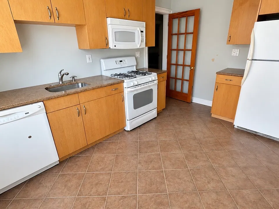 128 Montgomery St #6